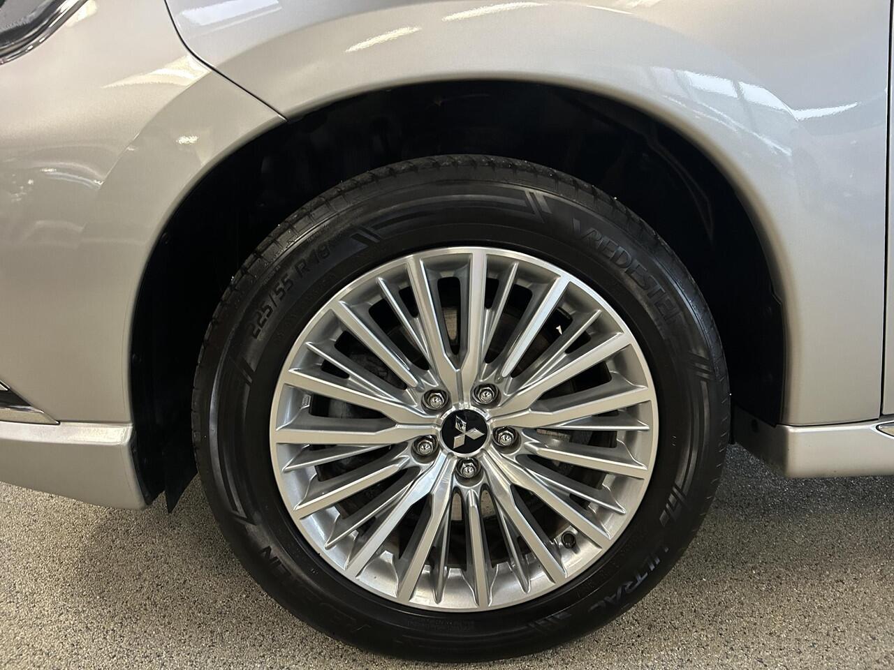 Mitsubishi OUTLANDER 2.4 PHEV Intense+