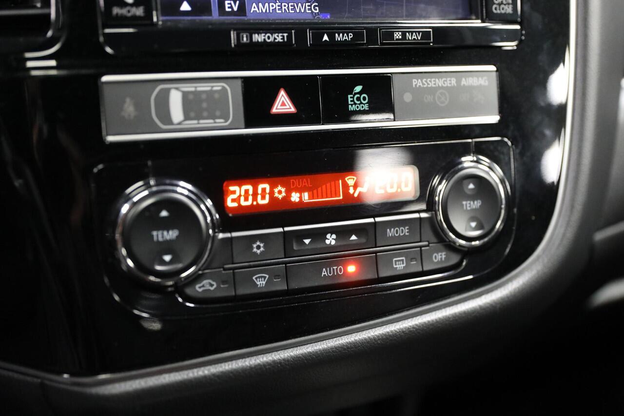 Mitsubishi OUTLANDER 2.4 PHEV Instyle | Schuif- opendak | Navi | Zomer & winterset