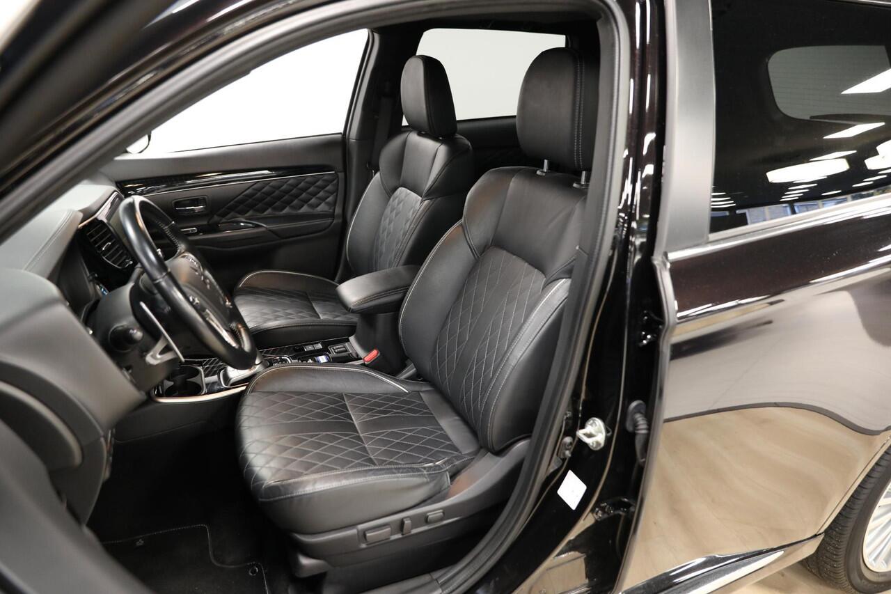 Mitsubishi OUTLANDER 2.4 PHEV Instyle | Schuif- opendak | Navi | Zomer & winterset