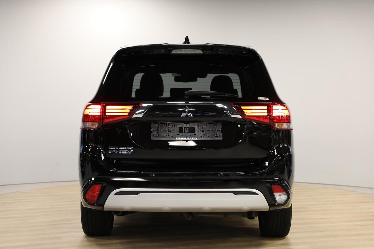 Mitsubishi OUTLANDER 2.4 PHEV Instyle | Schuif- opendak | Navi | Zomer & winterset