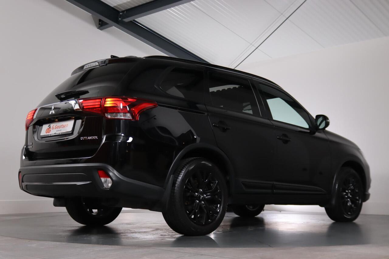 Mitsubishi OUTLANDER 2.0 2WD Instyle, 7-Persoons, Trekhaak, Schuif/Kanteldak, Blind Spot, Apple Carplay/Android Auto