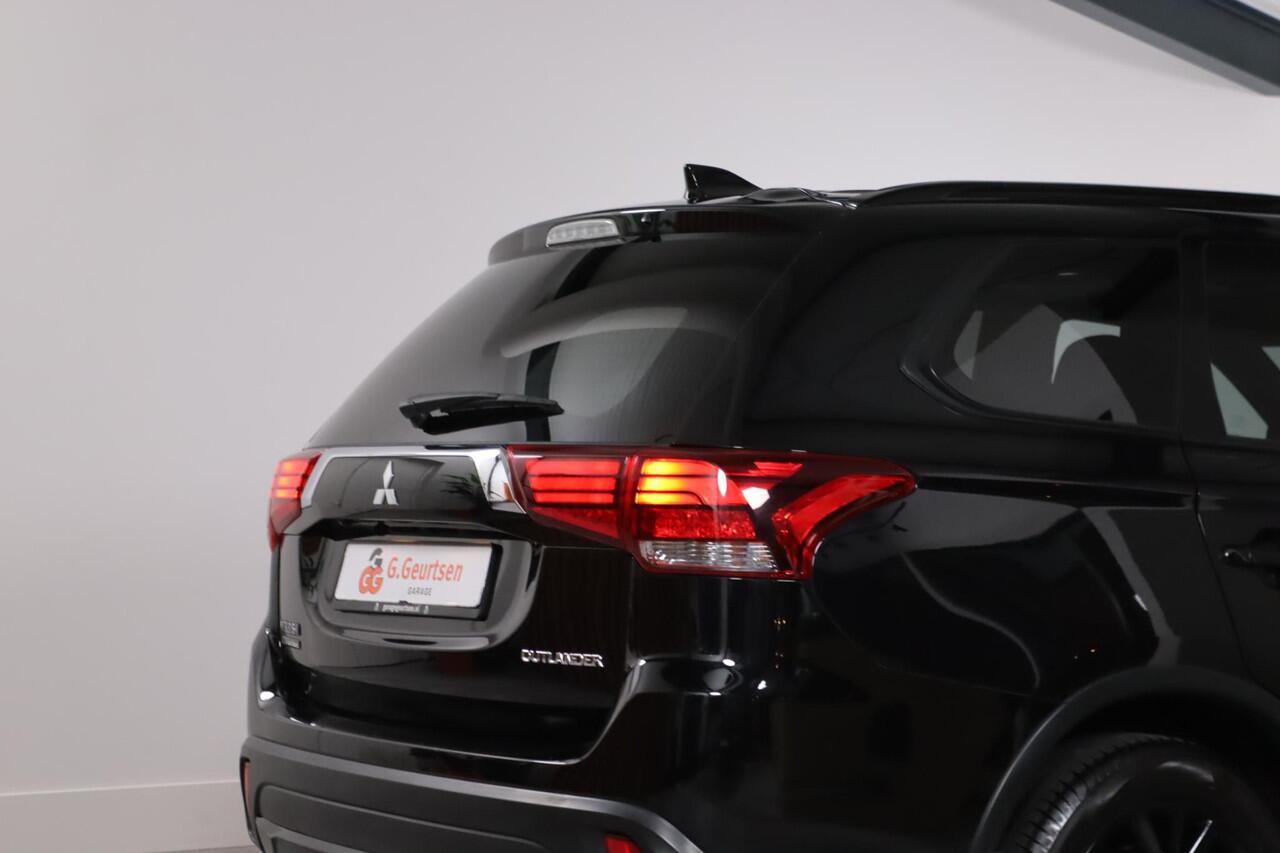 Mitsubishi OUTLANDER 2.0 2WD Instyle, 7-Persoons, Trekhaak, Schuif/Kanteldak, Blind Spot, Apple Carplay/Android Auto