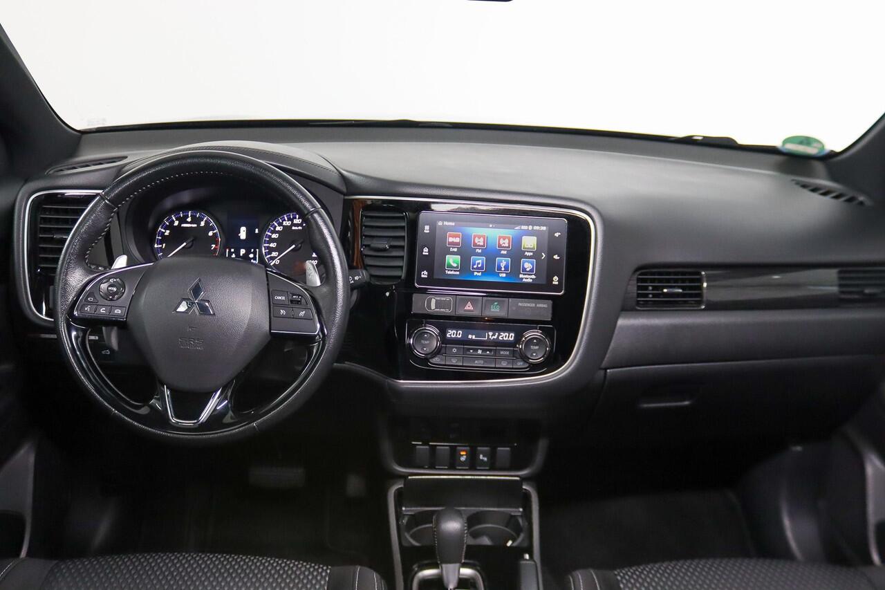 Mitsubishi OUTLANDER 2.0 2WD Instyle, 7-Persoons, Trekhaak, Schuif/Kanteldak, Blind Spot, Apple Carplay/Android Auto