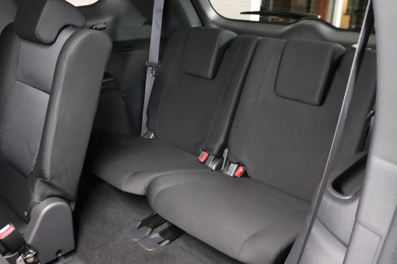 Mitsubishi OUTLANDER 2.0 2WD Instyle, 7-Persoons, Trekhaak, Schuif/Kanteldak, Blind Spot, Apple Carplay/Android Auto