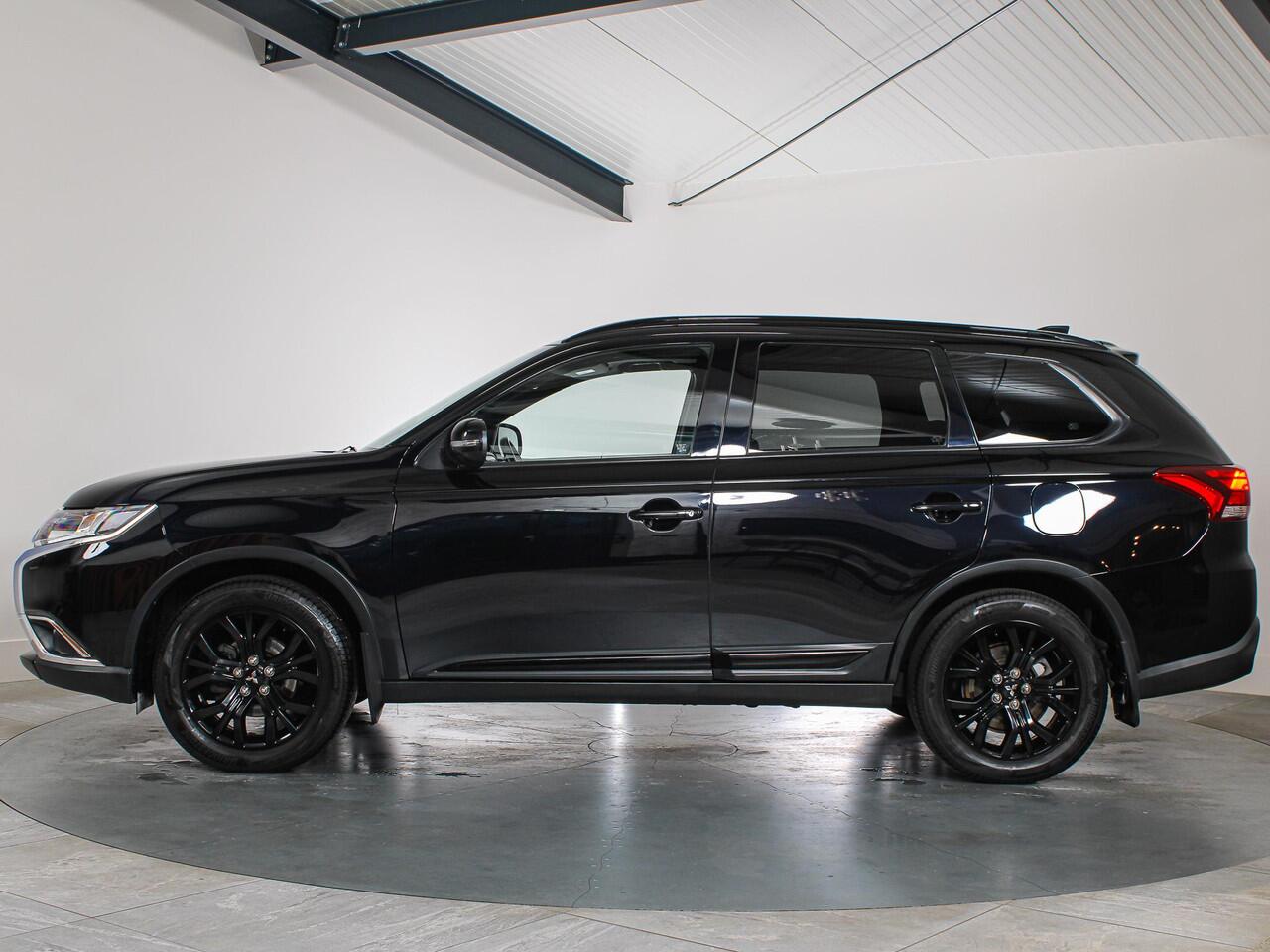 Mitsubishi OUTLANDER 2.0 2WD Instyle, 7-Persoons, Trekhaak, Schuif/Kanteldak, Blind Spot, Apple Carplay/Android Auto