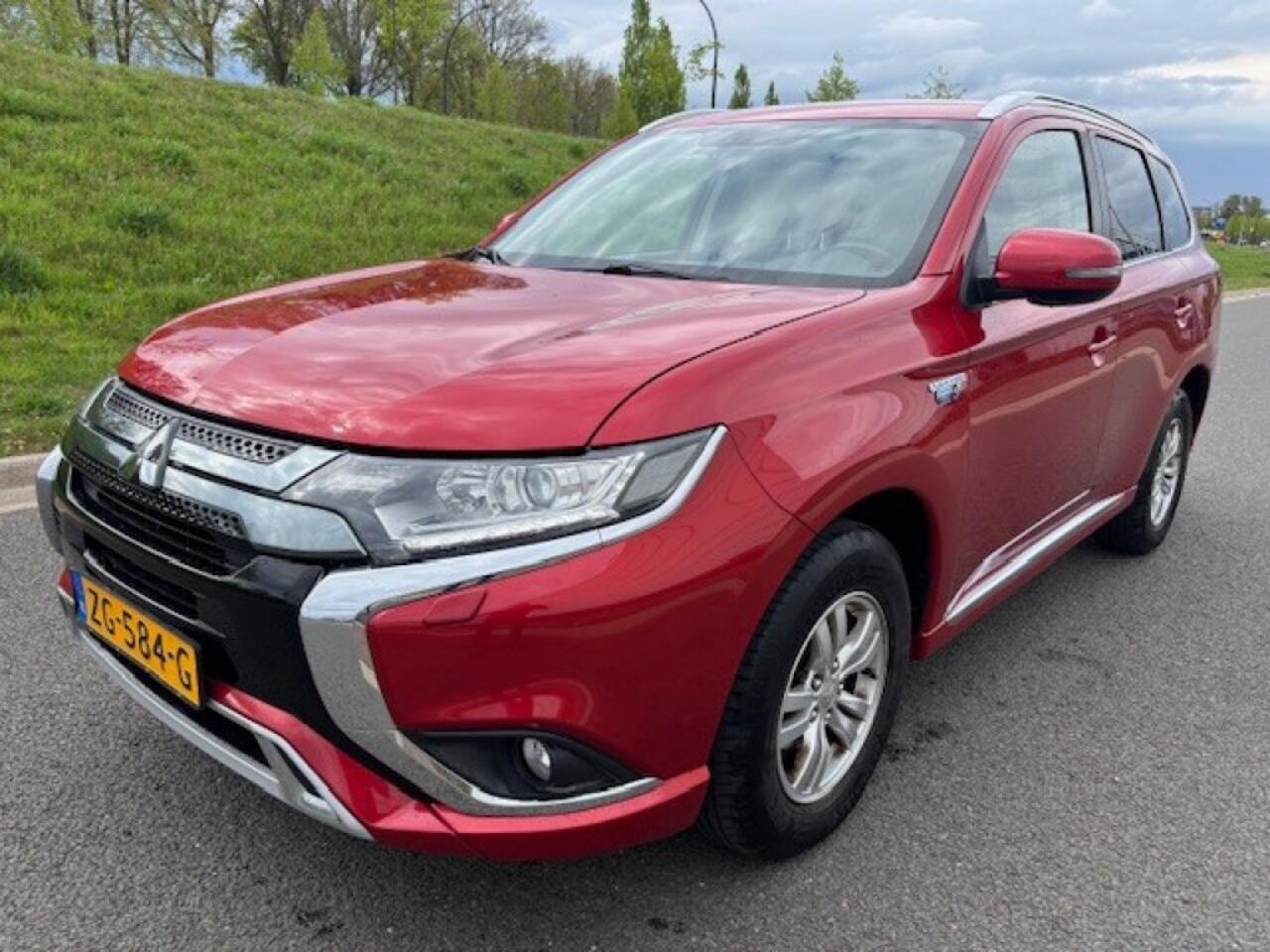 Mitsubishi OUTLANDER 2.4 PHEV Pure