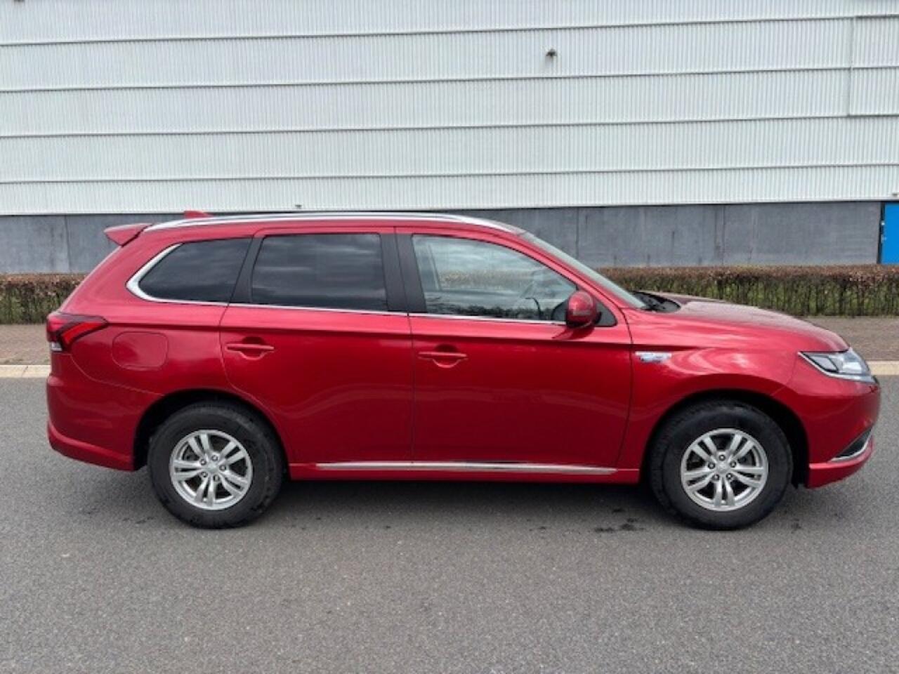Mitsubishi OUTLANDER 2.4 PHEV Pure