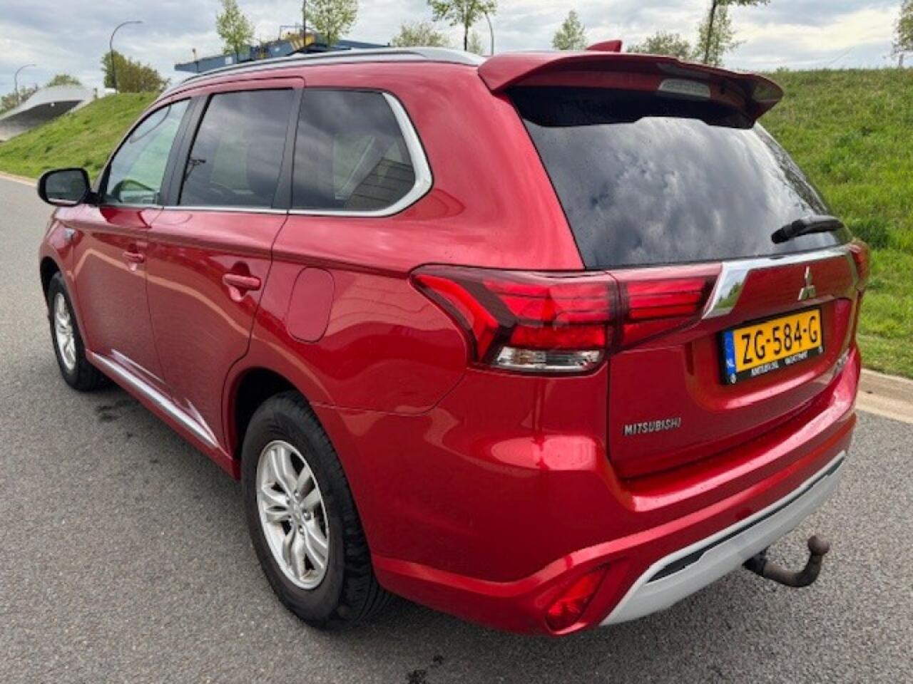 Mitsubishi OUTLANDER 2.4 PHEV Pure
