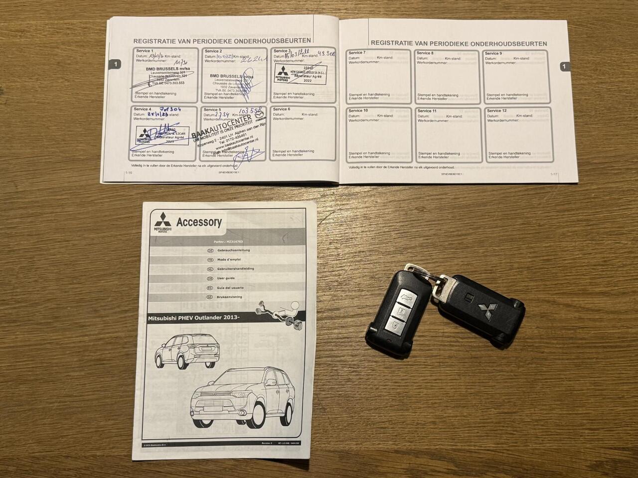Mitsubishi OUTLANDER 2.4 PHEV S-Edition 4WD 2019 | Navigatie | DAB Radio | Cruise Control Adaptive | Stuurwiel Bediening | Achteruitrij Camera | Elektrische Achterklep | Lichtmetalen Velgen | Boekjes | 2 Sleutels
