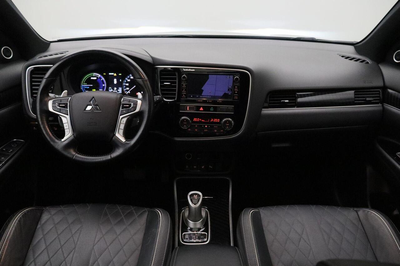 Mitsubishi OUTLANDER 2.4 PHEV S-Edition 4WD 2019 | Navigatie | DAB Radio | Cruise Control Adaptive | Stuurwiel Bediening | Achteruitrij Camera | Elektrische Achterklep | Lichtmetalen Velgen | Boekjes | 2 Sleutels