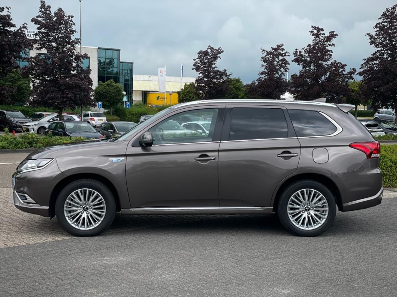 Mitsubishi OUTLANDER 2.4 PHEV INSTYLE LEER 360 CAMERA SCHUIFDAK NAVI VOL