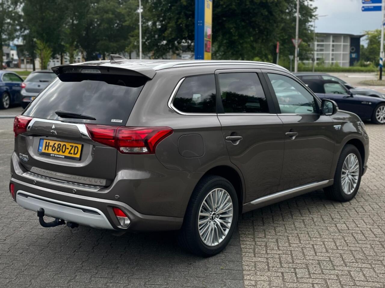 Mitsubishi OUTLANDER 2.4 PHEV INSTYLE LEER 360 CAMERA SCHUIFDAK NAVI VOL