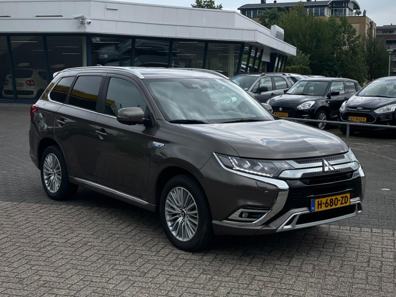 Mitsubishi OUTLANDER 2.4 PHEV INSTYLE LEER 360 CAMERA SCHUIFDAK NAVI VOL