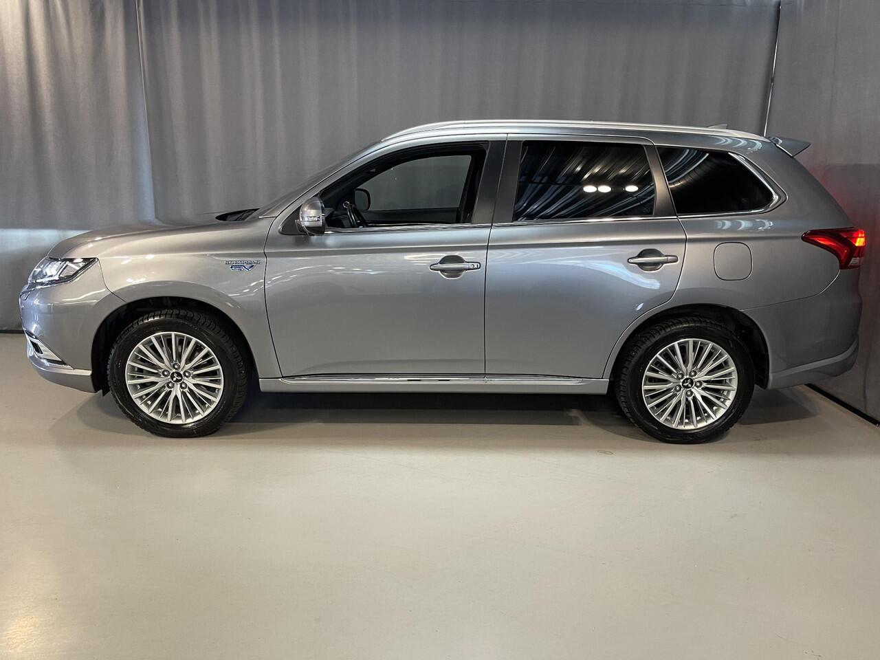 Mitsubishi OUTLANDER 2.4 PHEV Instyle 18"/Trekhaak/LED/Leder/Zonnedak/Stoel + stuurverwarming/Dodehoek/PDC v+a/360 Camera/Apple Carplay & Android Auto