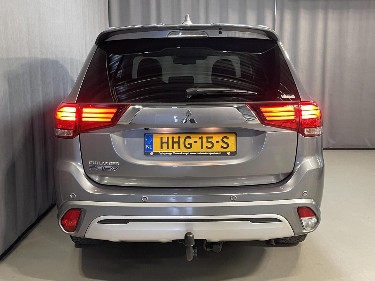 Mitsubishi OUTLANDER 2.4 PHEV Instyle 18"/Trekhaak/LED/Leder/Zonnedak/Stoel + stuurverwarming/Dodehoek/PDC v+a/360 Camera/Apple Carplay & Android Auto