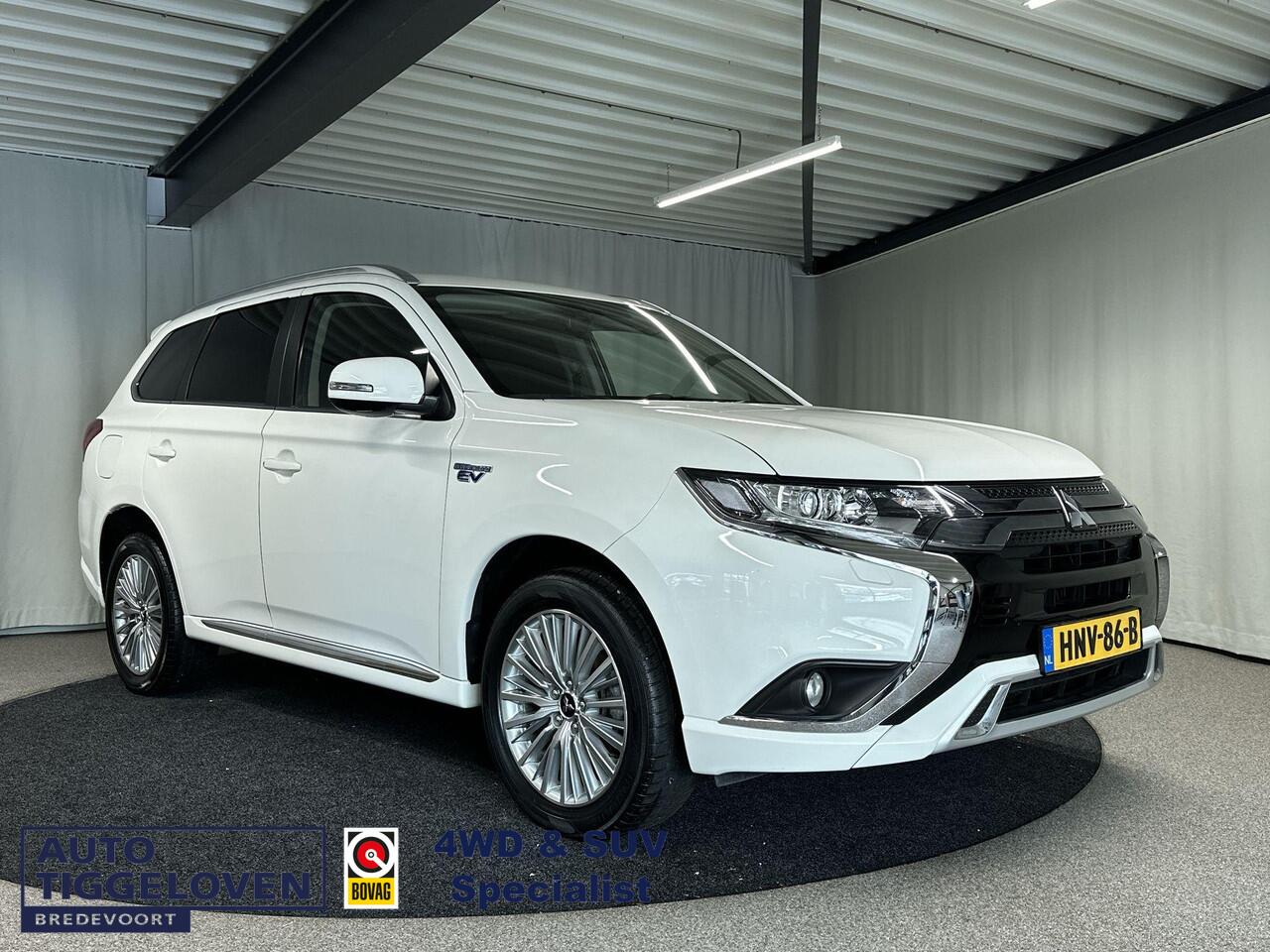 Mitsubishi OUTLANDER 2.4 PHEV Intense Automaat | Navi | Leder-alcantara bekleding