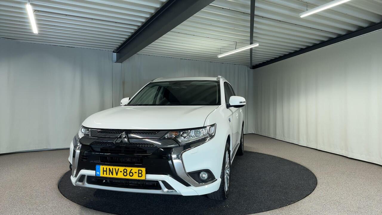 Mitsubishi OUTLANDER 2.4 PHEV Intense Automaat | Navi | Leder-alcantara bekleding