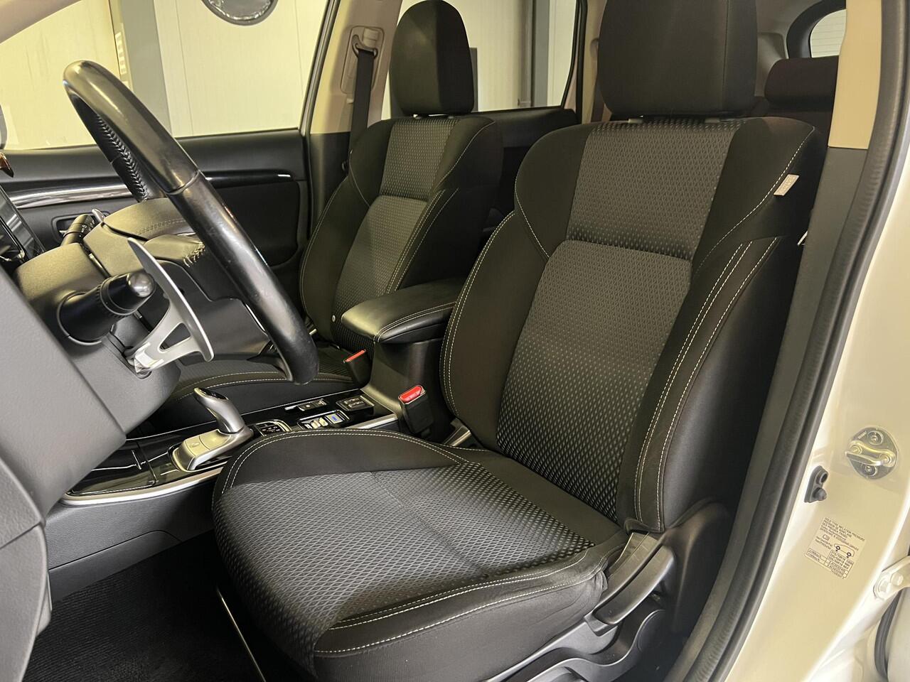 Mitsubishi OUTLANDER 2.4 PHEV Pure | Apple CarPlay / Android Auto navigatie | Achteruitrijcamera | Trekhaak |