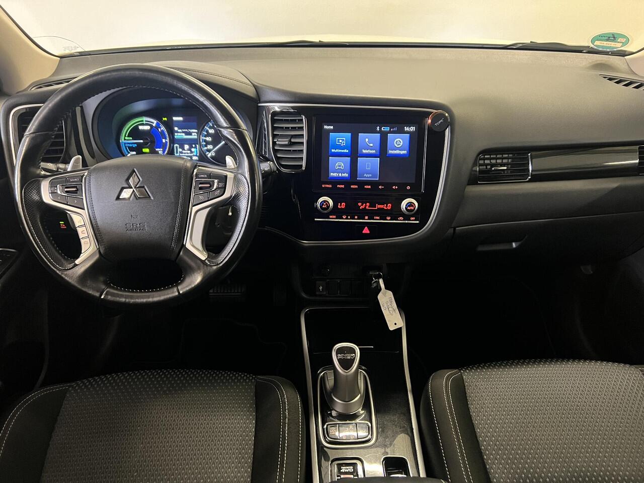 Mitsubishi OUTLANDER 2.4 PHEV Pure | Apple CarPlay / Android Auto navigatie | Achteruitrijcamera | Trekhaak |