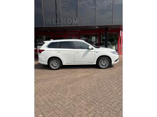 mitsubishi-outlander-2.4-phev-pure