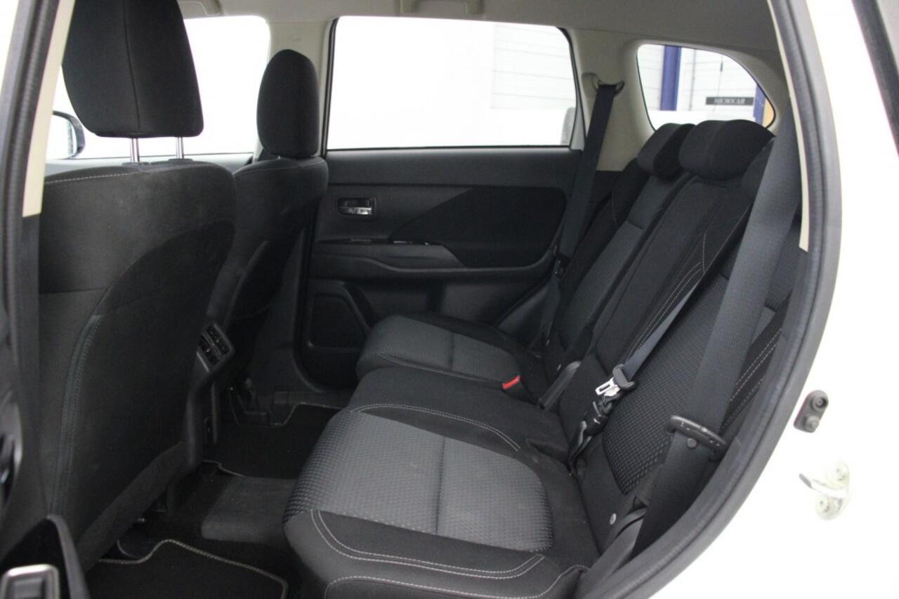 Mitsubishi OUTLANDER 2.4 PHEV Pure - Navi, Camera, Stoelverw.