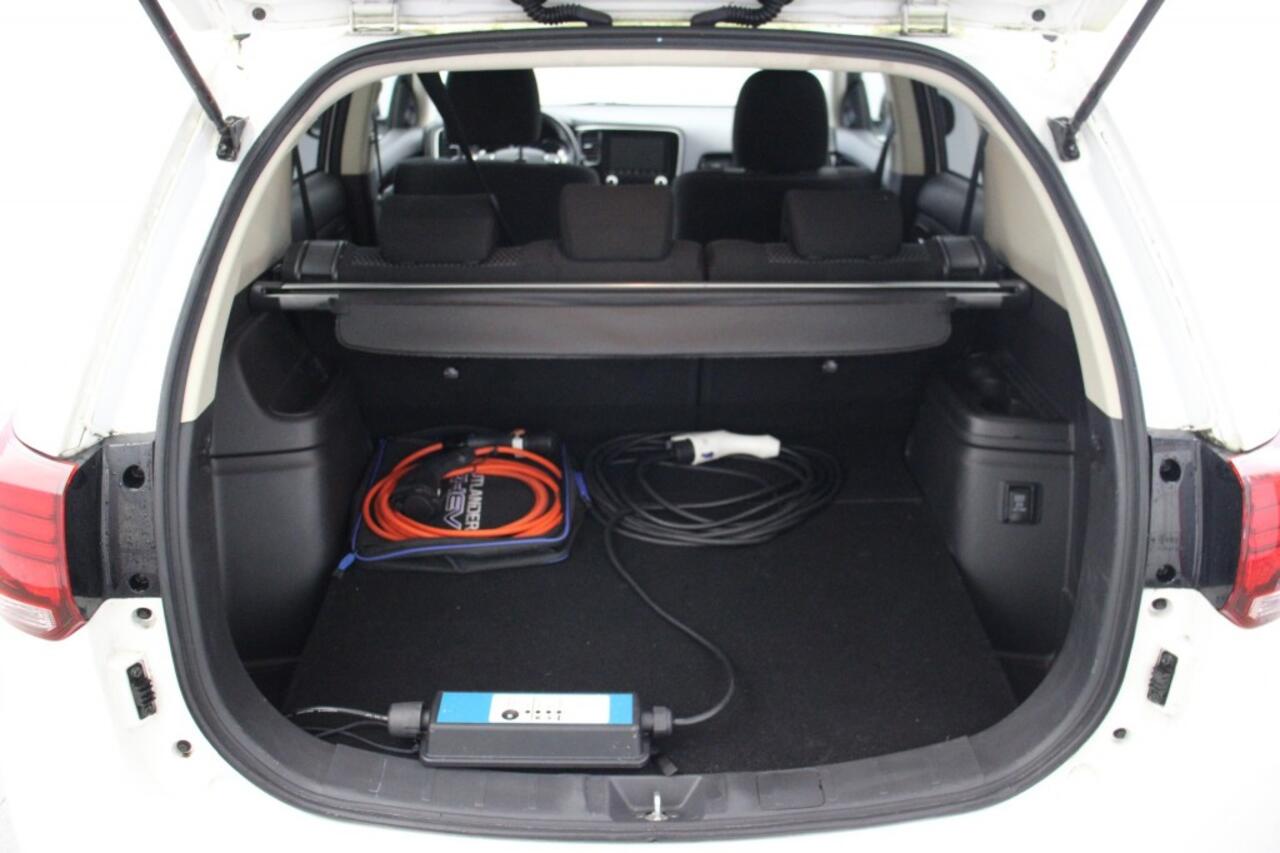 Mitsubishi OUTLANDER 2.4 PHEV Pure - Navi, Camera, Stoelverw.