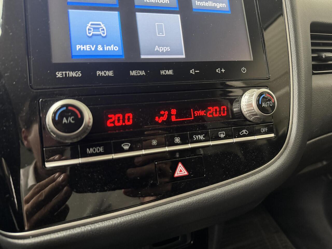 Mitsubishi OUTLANDER 2.4 PHEV Pure | Camera | Cruise control | Stoelverwarming |