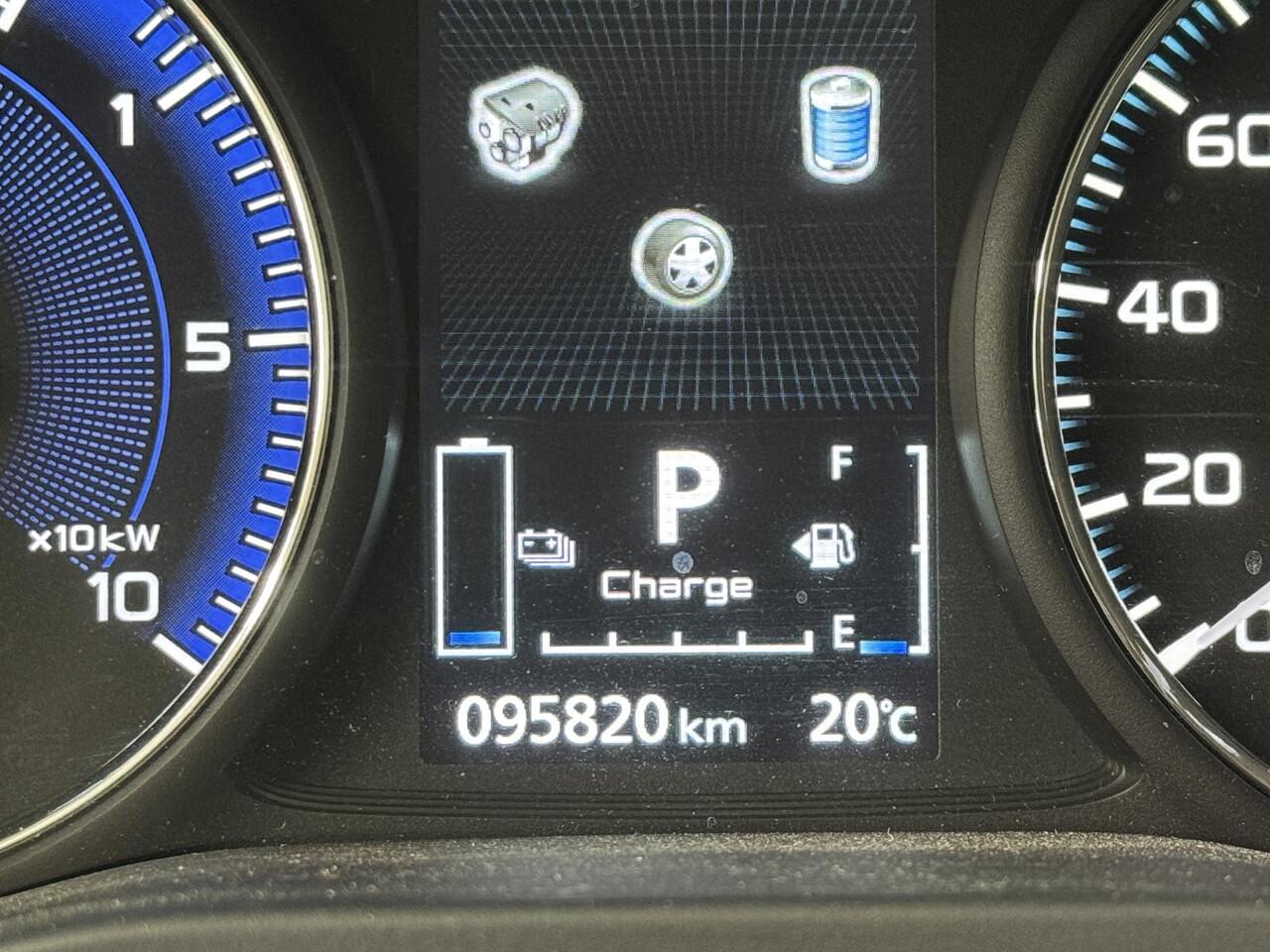 Mitsubishi OUTLANDER 2.4 PHEV Pure | Camera | Cruise control | Stoelverwarming |