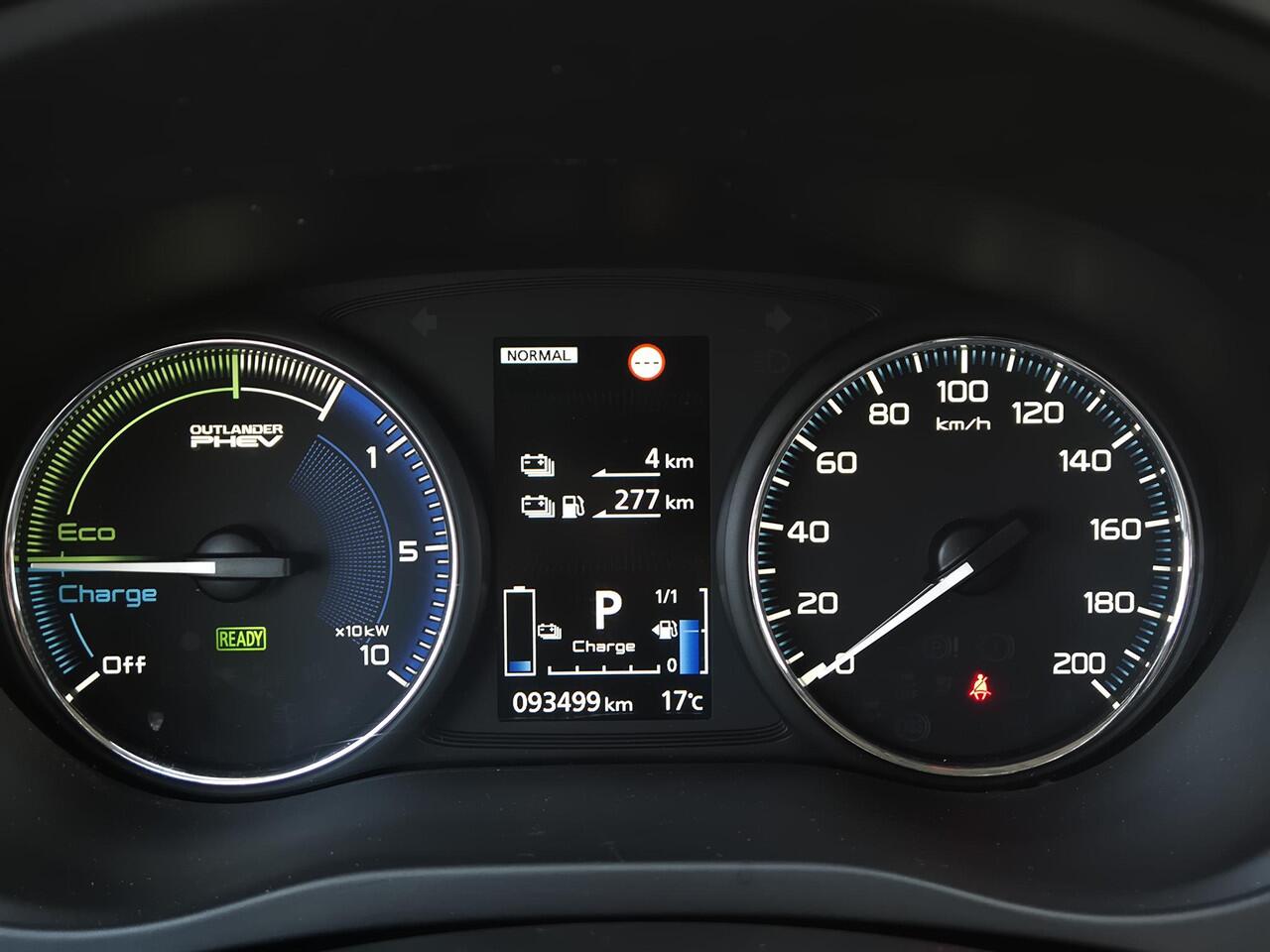 Mitsubishi OUTLANDER 2.4 PHEV Intense S | Navigatie | Trekhaak |
