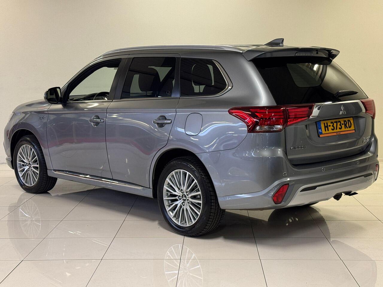 Mitsubishi OUTLANDER 2.4 PHEV Instyle | Trekhaak | Open Dak | Elektrische achterklep |