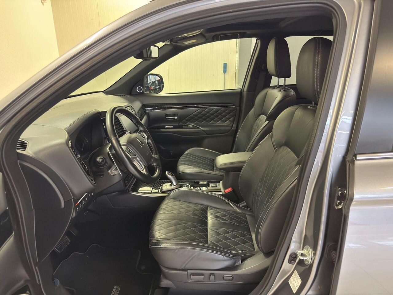 Mitsubishi OUTLANDER 2.4 PHEV Instyle | Trekhaak | Open Dak | Elektrische achterklep |