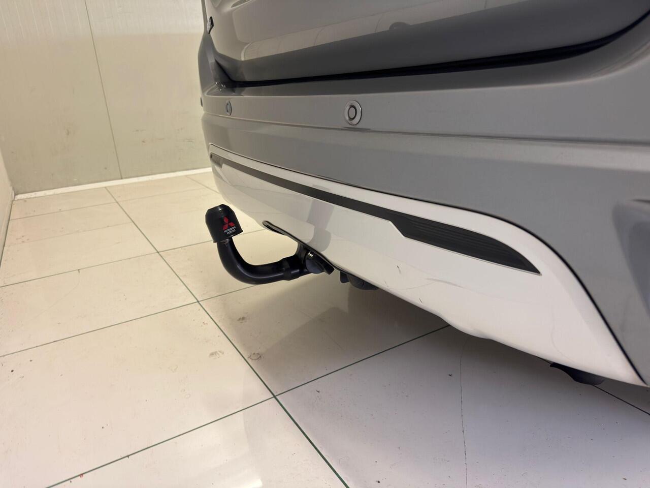 Mitsubishi OUTLANDER 2.4 PHEV Instyle | Trekhaak | Open Dak | Elektrische achterklep |