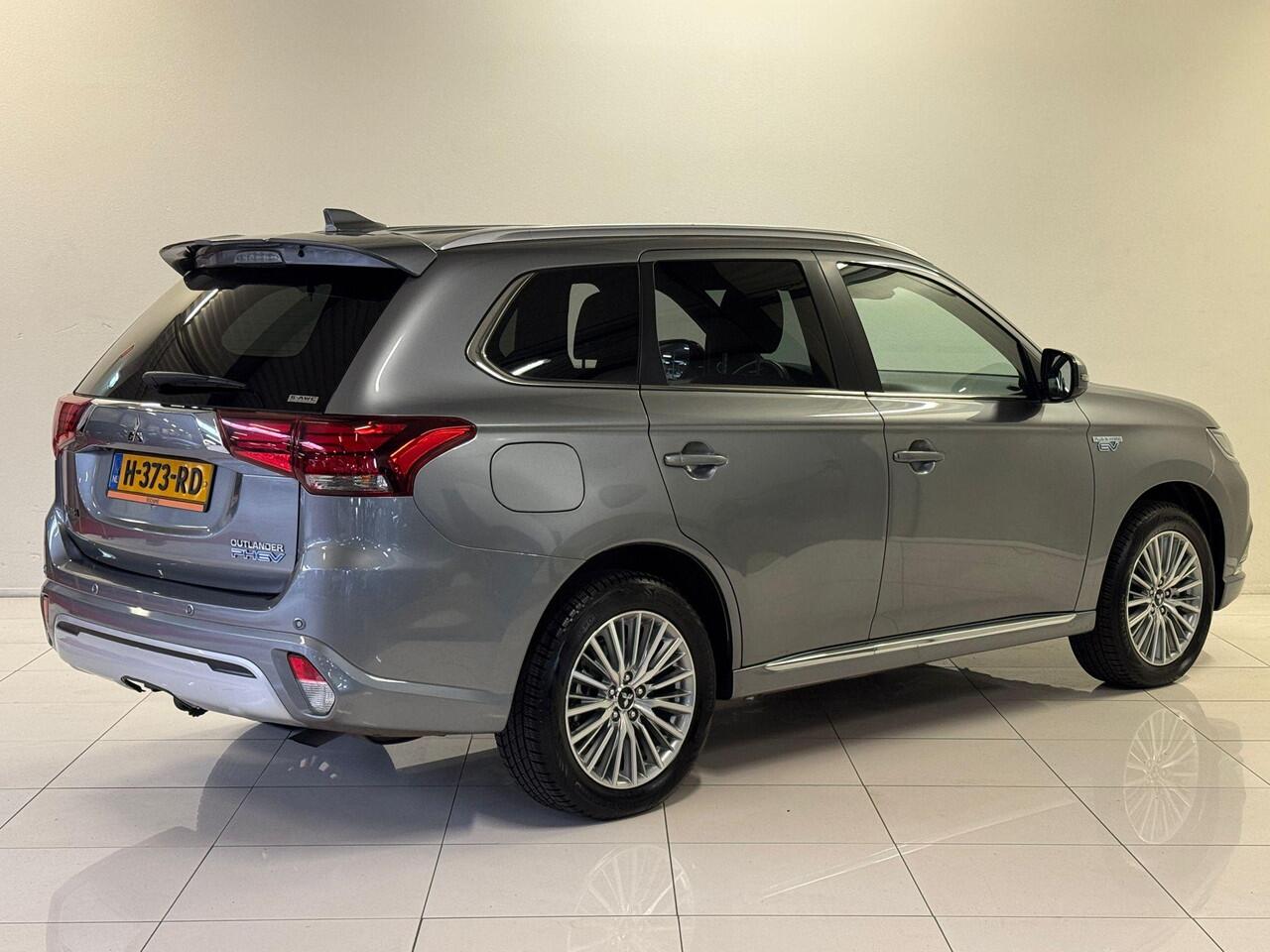 Mitsubishi OUTLANDER 2.4 PHEV Instyle | Trekhaak | Open Dak | Elektrische achterklep |