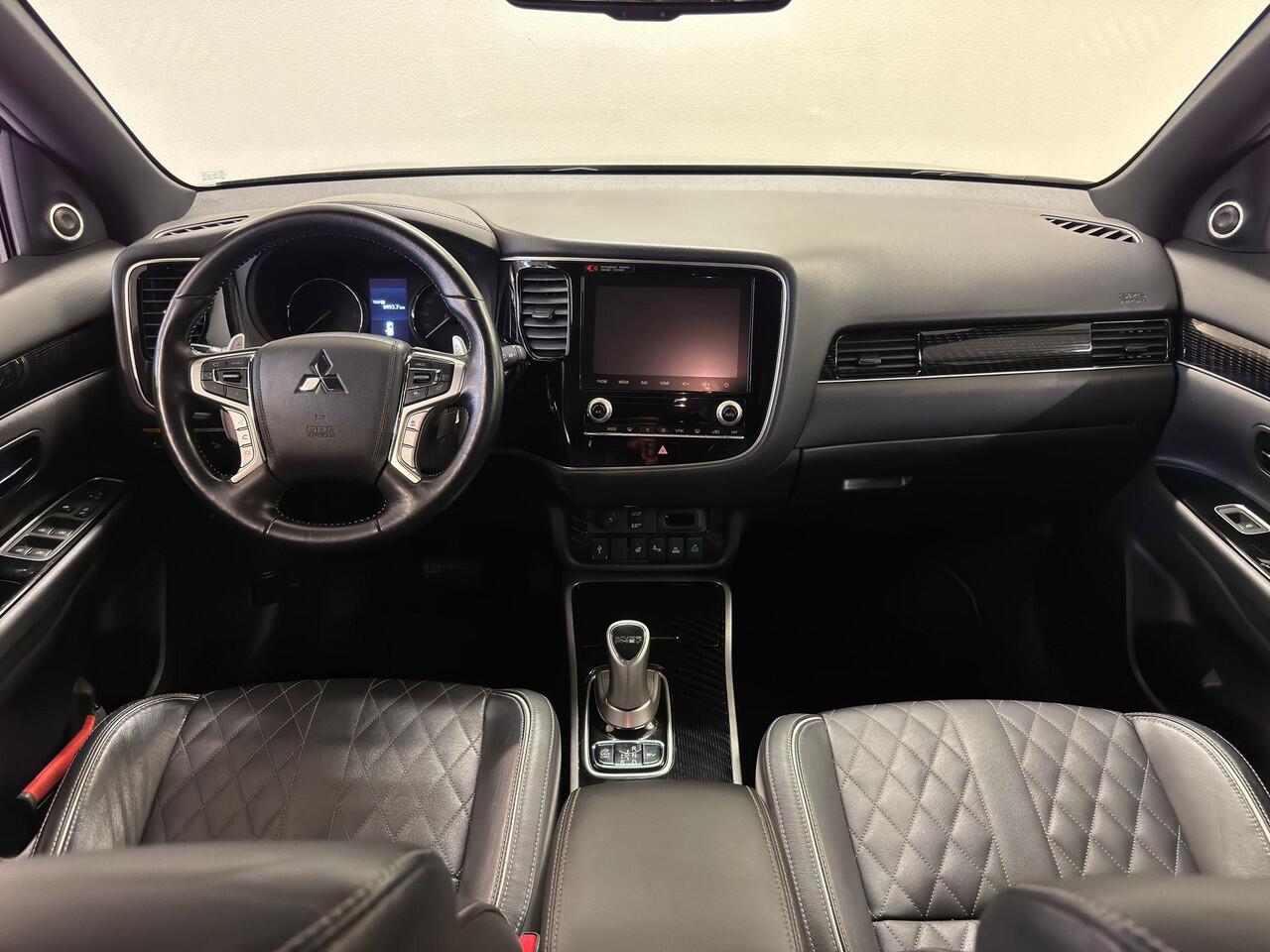 Mitsubishi OUTLANDER 2.4 PHEV Instyle | Trekhaak | Open Dak | Elektrische achterklep |