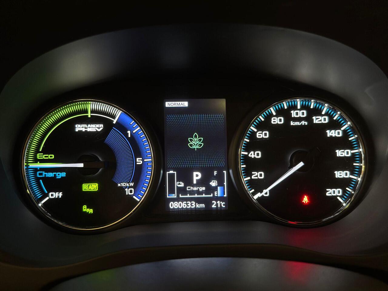 Mitsubishi OUTLANDER 2.4 PHEV Instyle | Trekhaak | Open Dak | Elektrische achterklep |