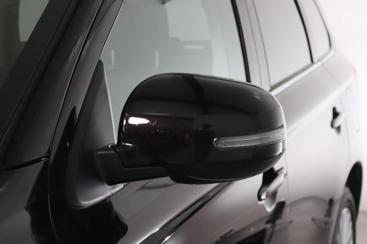 Mitsubishi OUTLANDER 2.4 PHEV Pure+ Trekhaak, Navigatie, Cruise Control, Stoelverwarming, Apple CarPlay/Android Auto