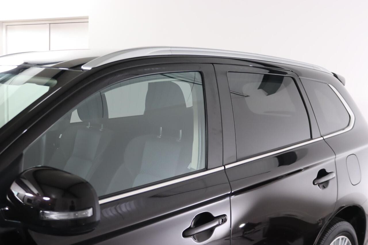 Mitsubishi OUTLANDER 2.4 PHEV Pure+ Trekhaak, Navigatie, Cruise Control, Stoelverwarming, Apple CarPlay/Android Auto
