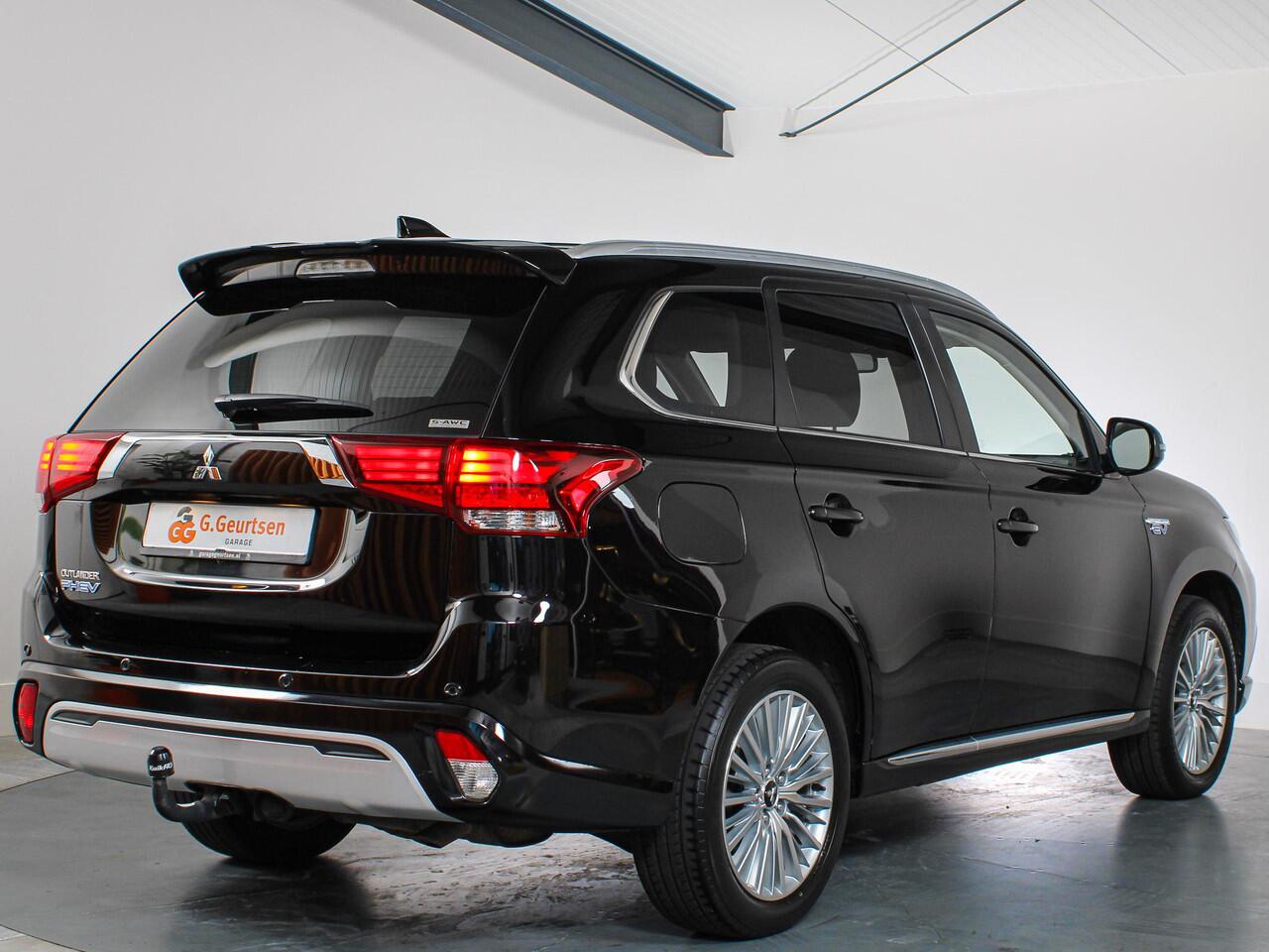 Mitsubishi OUTLANDER 2.4 PHEV Pure+ Trekhaak, Navigatie, Cruise Control, Stoelverwarming, Apple CarPlay/Android Auto