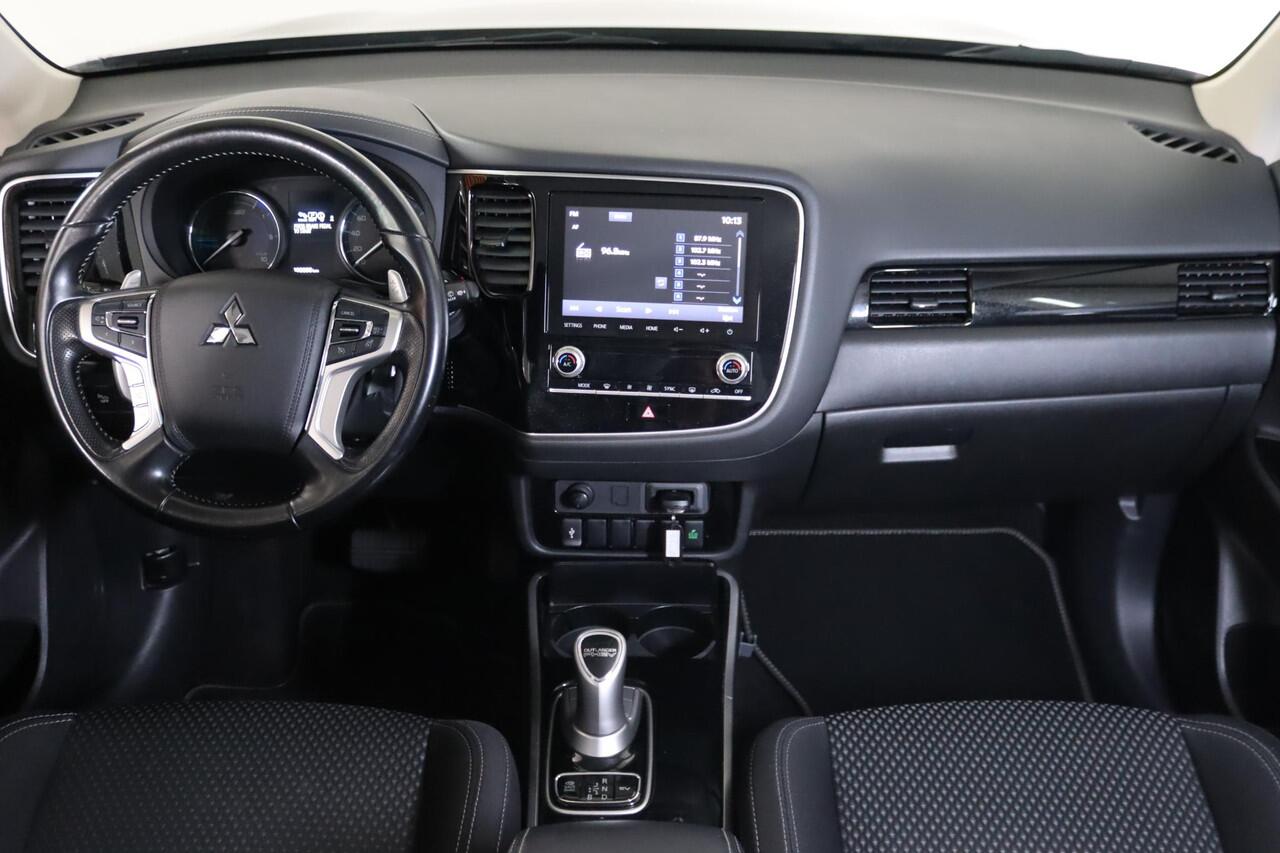 Mitsubishi OUTLANDER 2.4 PHEV Pure+ Trekhaak, Navigatie, Cruise Control, Stoelverwarming, Apple CarPlay/Android Auto
