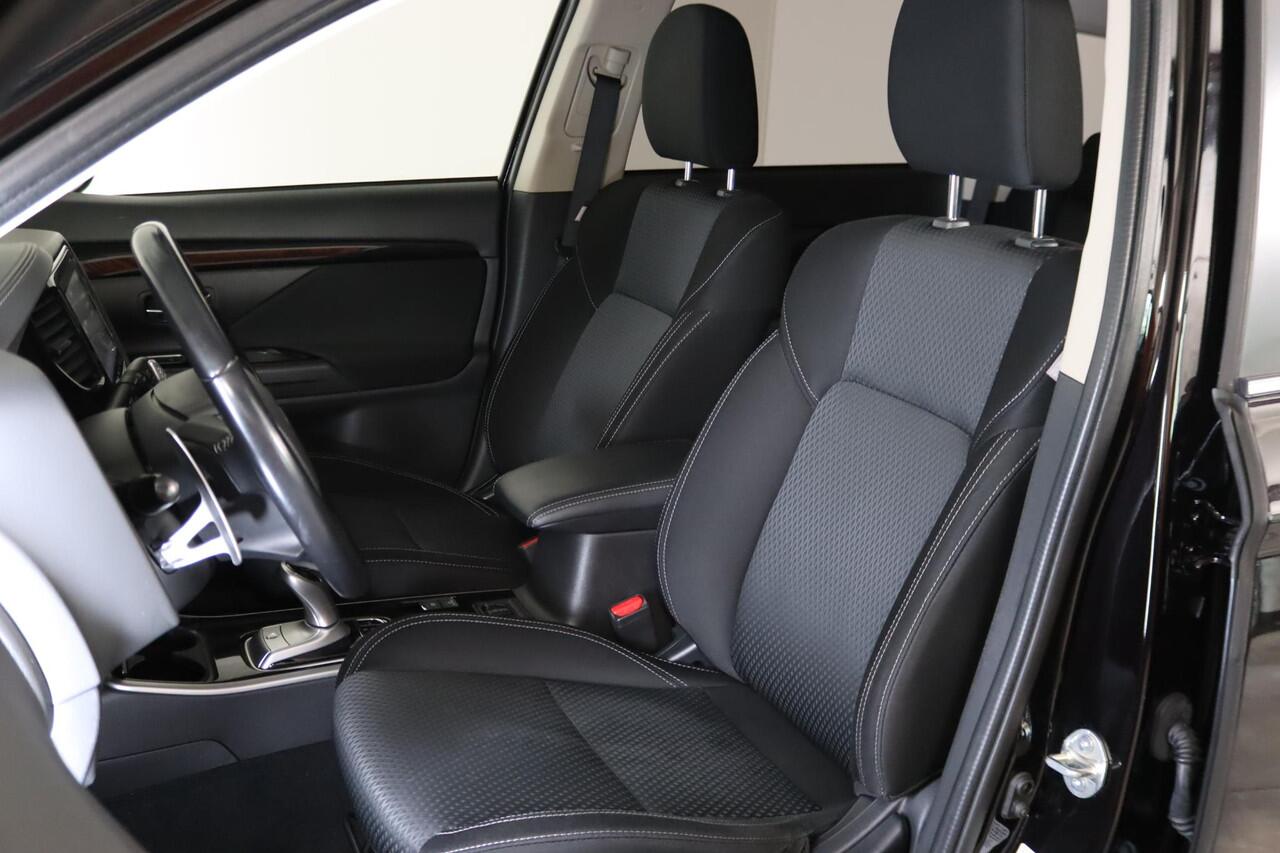 Mitsubishi OUTLANDER 2.4 PHEV Pure+ Trekhaak, Navigatie, Cruise Control, Stoelverwarming, Apple CarPlay/Android Auto