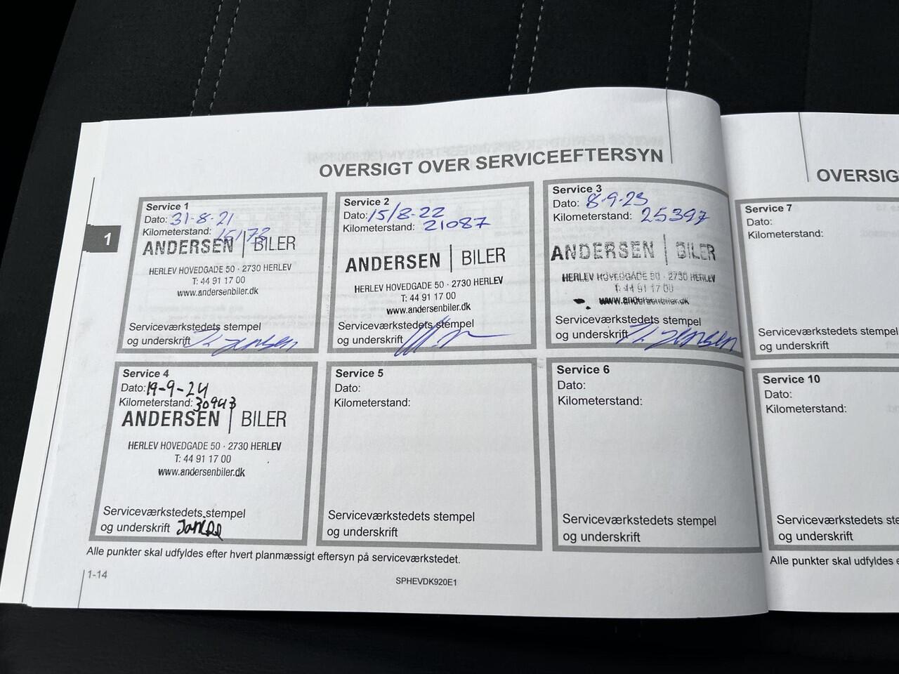 Mitsubishi OUTLANDER 2.4 PHEV Intense / Dealer onderhouden / Trekhaak 1.500 kg / Garantie t/m 03-08-2028 / Leder Alcantara / Achteruitrijcamera / Navigatie via Apple Carplay Android / 16" LM wielen /