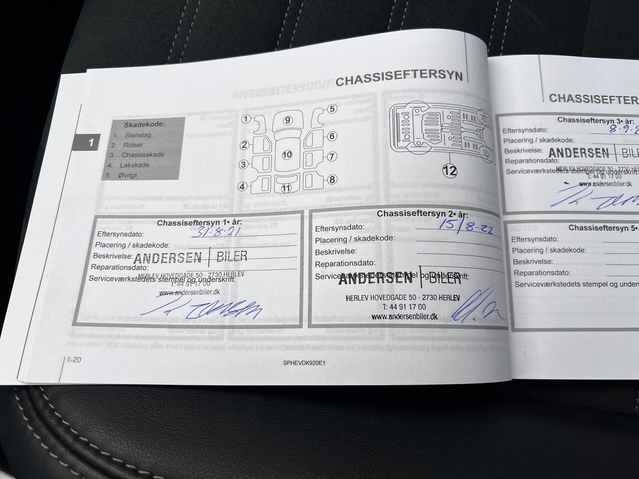 Mitsubishi OUTLANDER 2.4 PHEV Intense / Dealer onderhouden / Trekhaak 1.500 kg / Garantie t/m 03-08-2028 / Leder Alcantara / Achteruitrijcamera / Navigatie via Apple Carplay Android / 16" LM wielen /