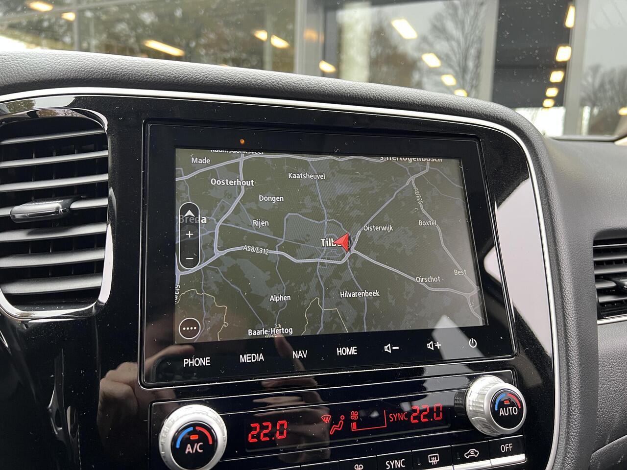 Mitsubishi OUTLANDER 2.4 PHEV Intense | Trekhaak | Cruise Control | Navigatie | FABRIEKSGARANTIE TOT 02-2028!