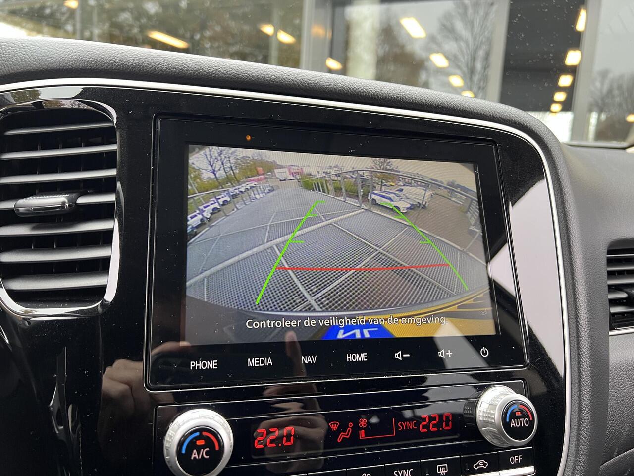 Mitsubishi OUTLANDER 2.4 PHEV Intense | Trekhaak | Cruise Control | Navigatie | FABRIEKSGARANTIE TOT 02-2028!