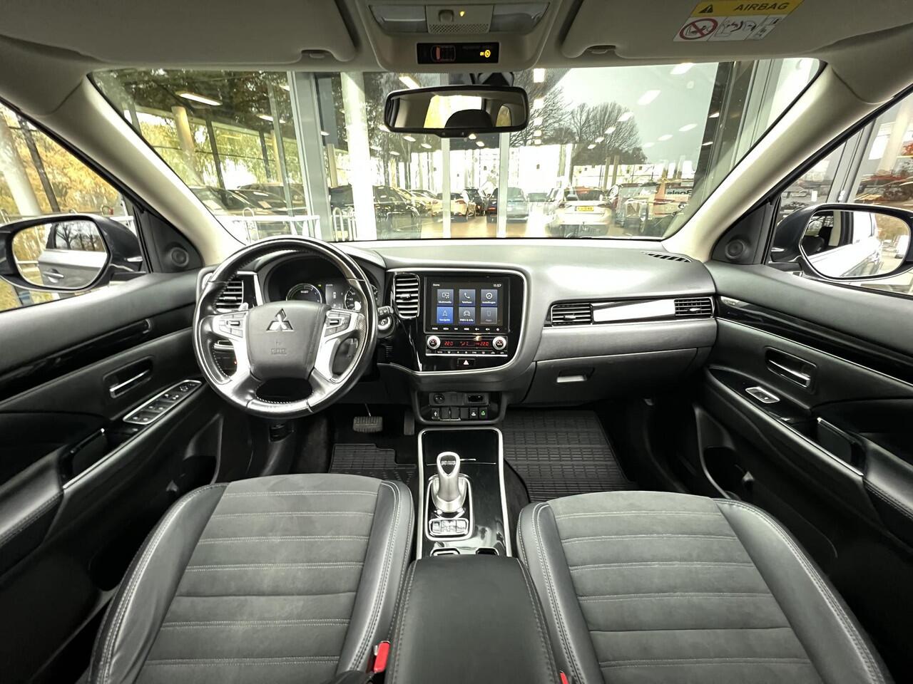 Mitsubishi OUTLANDER 2.4 PHEV Intense | Trekhaak | Cruise Control | Navigatie | FABRIEKSGARANTIE TOT 02-2028!