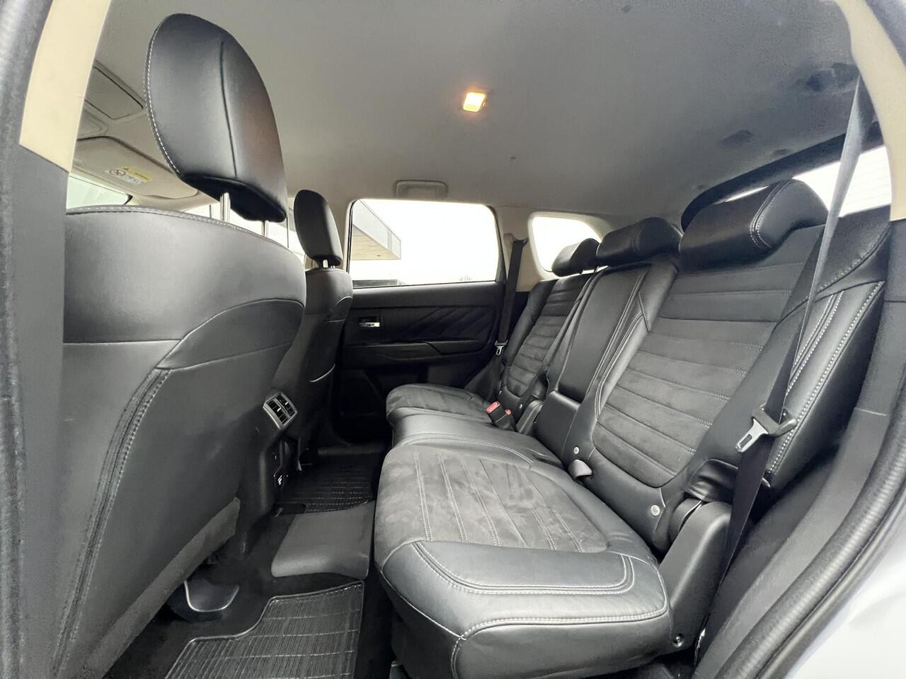 Mitsubishi OUTLANDER 2.4 PHEV Intense | Trekhaak | Cruise Control | Navigatie | FABRIEKSGARANTIE TOT 02-2028!