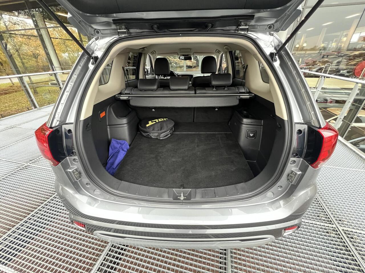 Mitsubishi OUTLANDER 2.4 PHEV Intense | Trekhaak | Cruise Control | Navigatie | FABRIEKSGARANTIE TOT 02-2028!