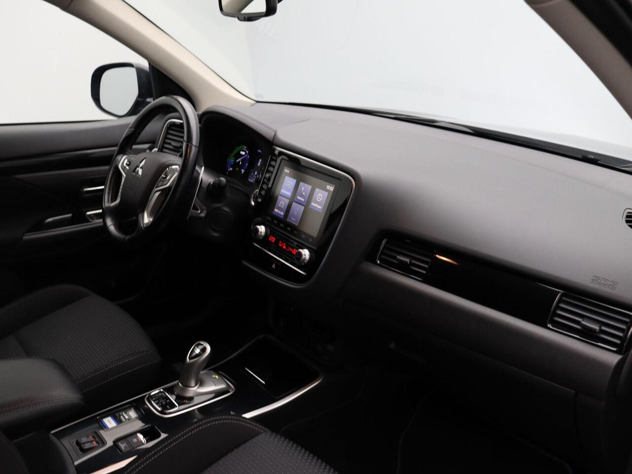 Mitsubishi OUTLANDER 2.4 PHEV Pure+ | Keyless | trekhaak | Clima | Cruise | Stoelverwarming |