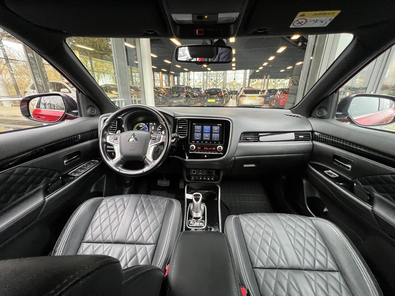 Mitsubishi OUTLANDER 2.4 PHEV Instyle | Leder | Navigatie | 360 camera