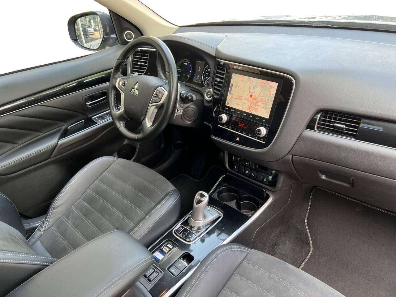 Mitsubishi OUTLANDER 2.4 PHEV Intense+ | CAMERAS | NL-AUTO | GARANTIE | TREKHAAK |